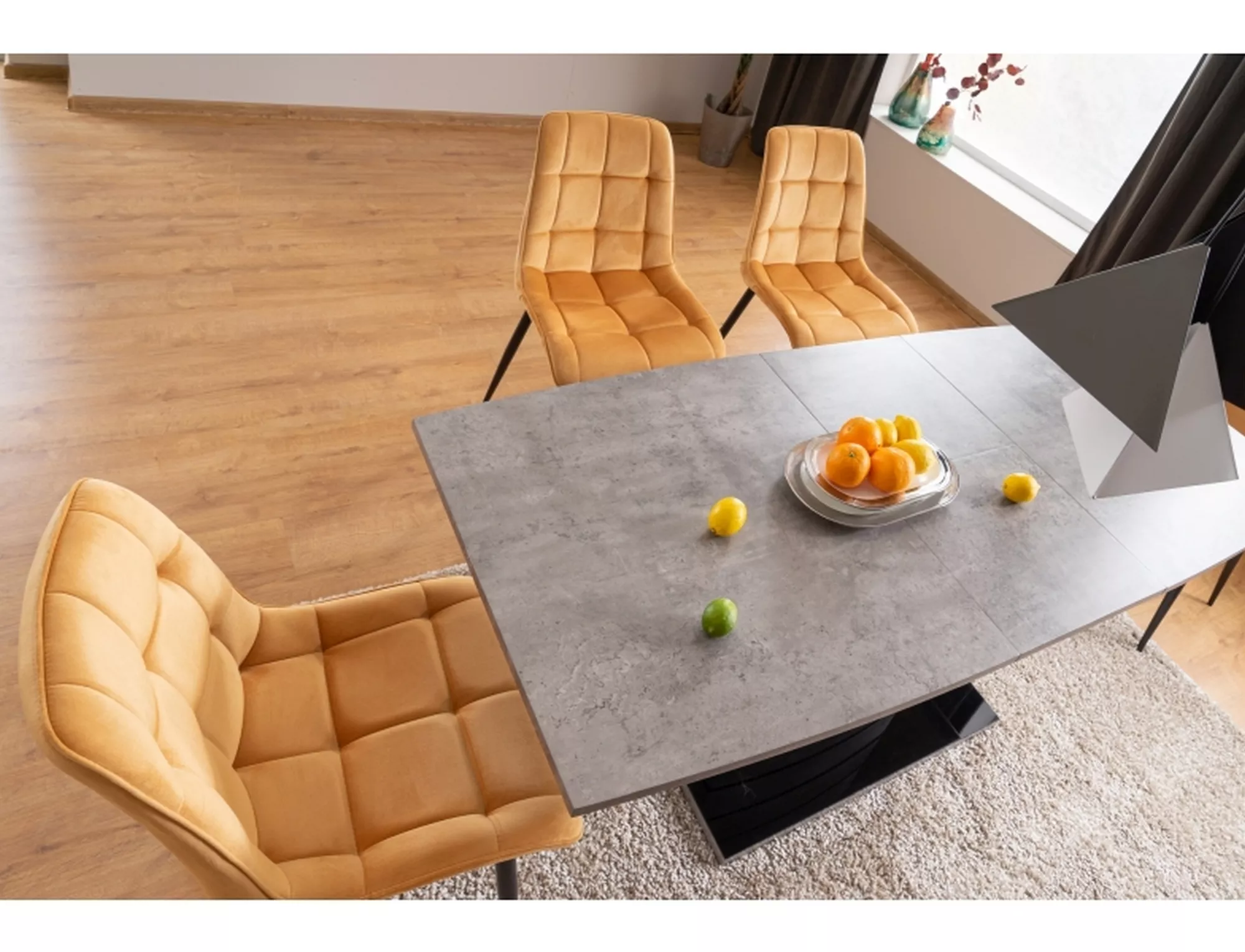 Krzesło chic velvet czarny stelaż/curry bluvel 68