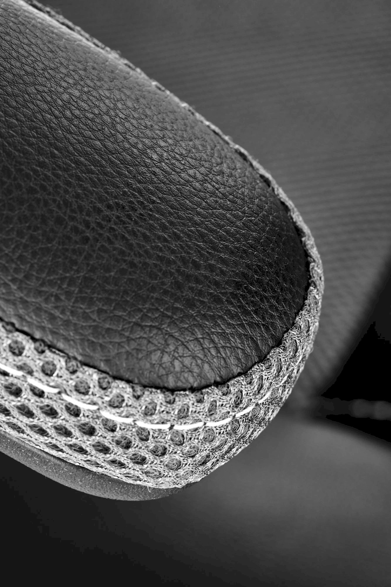 BERKEL fotel gabinetowy czarno-popielaty