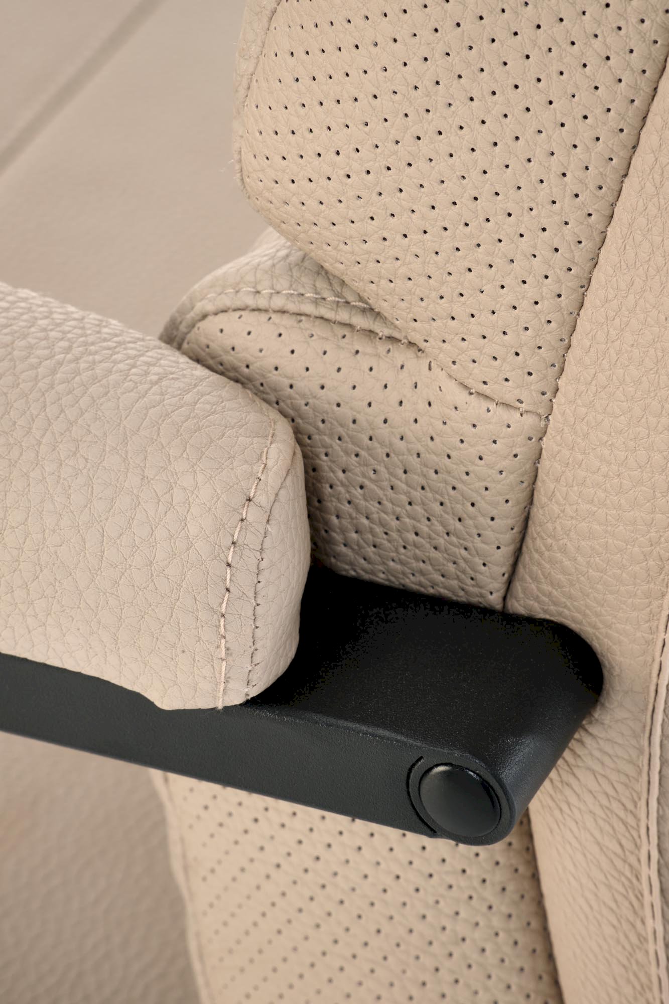 ADRIANO 2 fotel obrotowy beżowy