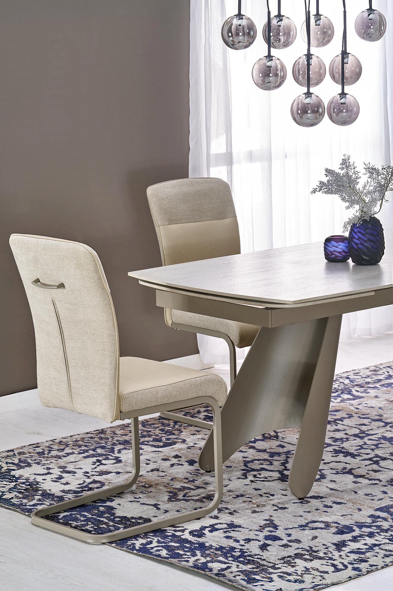 K584 krzesło beżowy / kaszmir