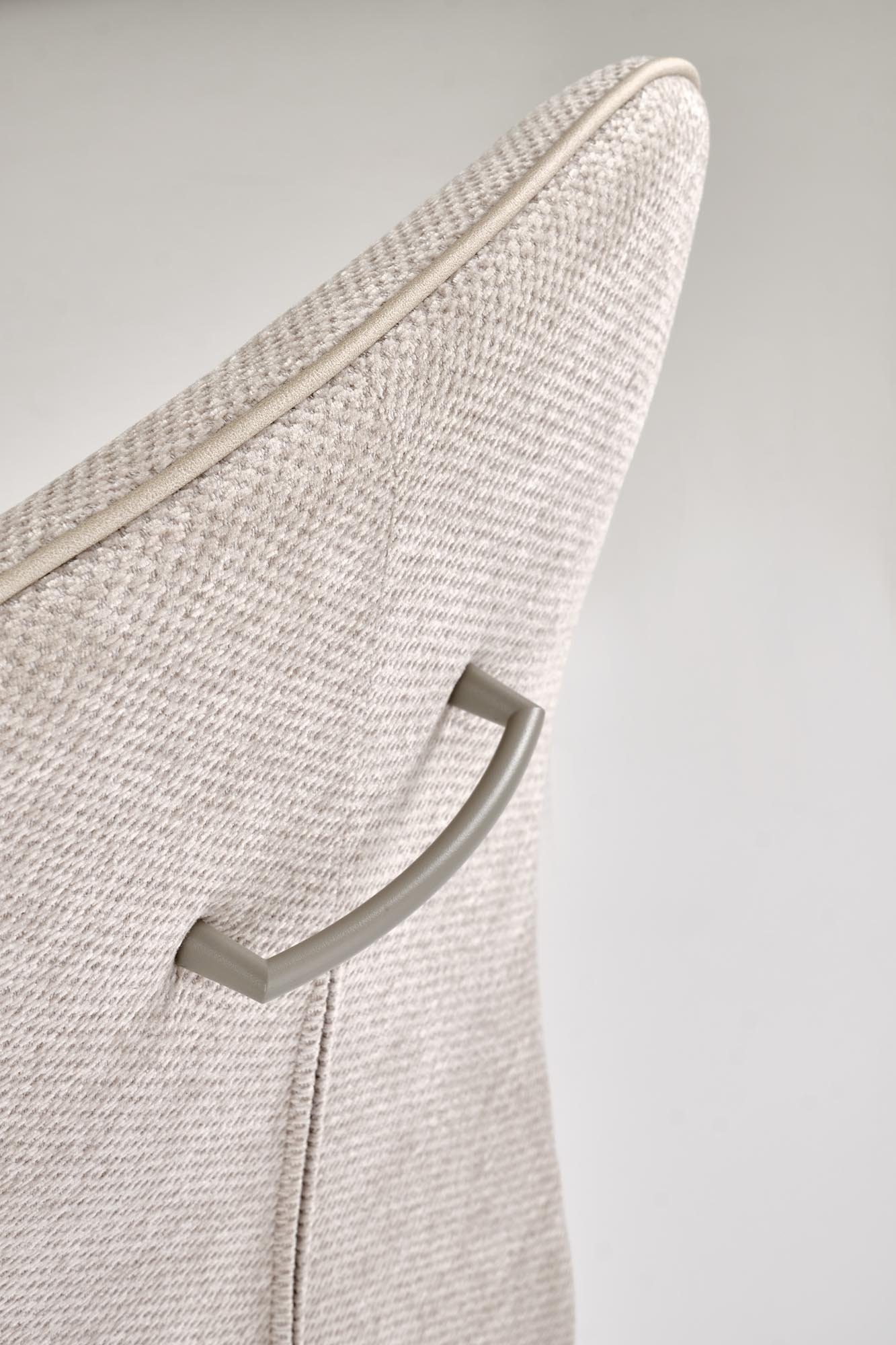 K584 krzesło beżowy / kaszmir