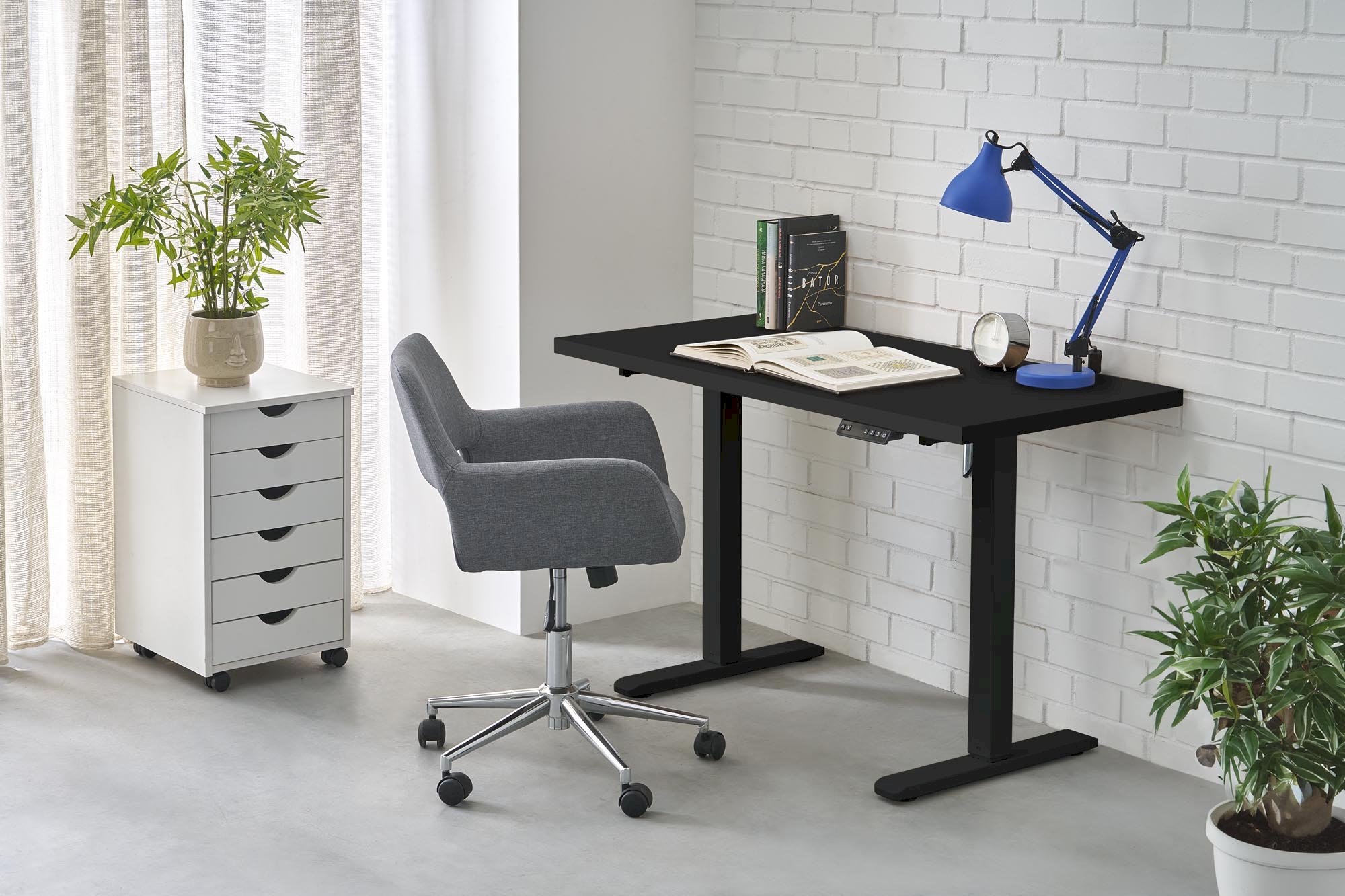 B54 biurko z funkcją regulacji wysokości, blat - czarny, stelaż - czarny