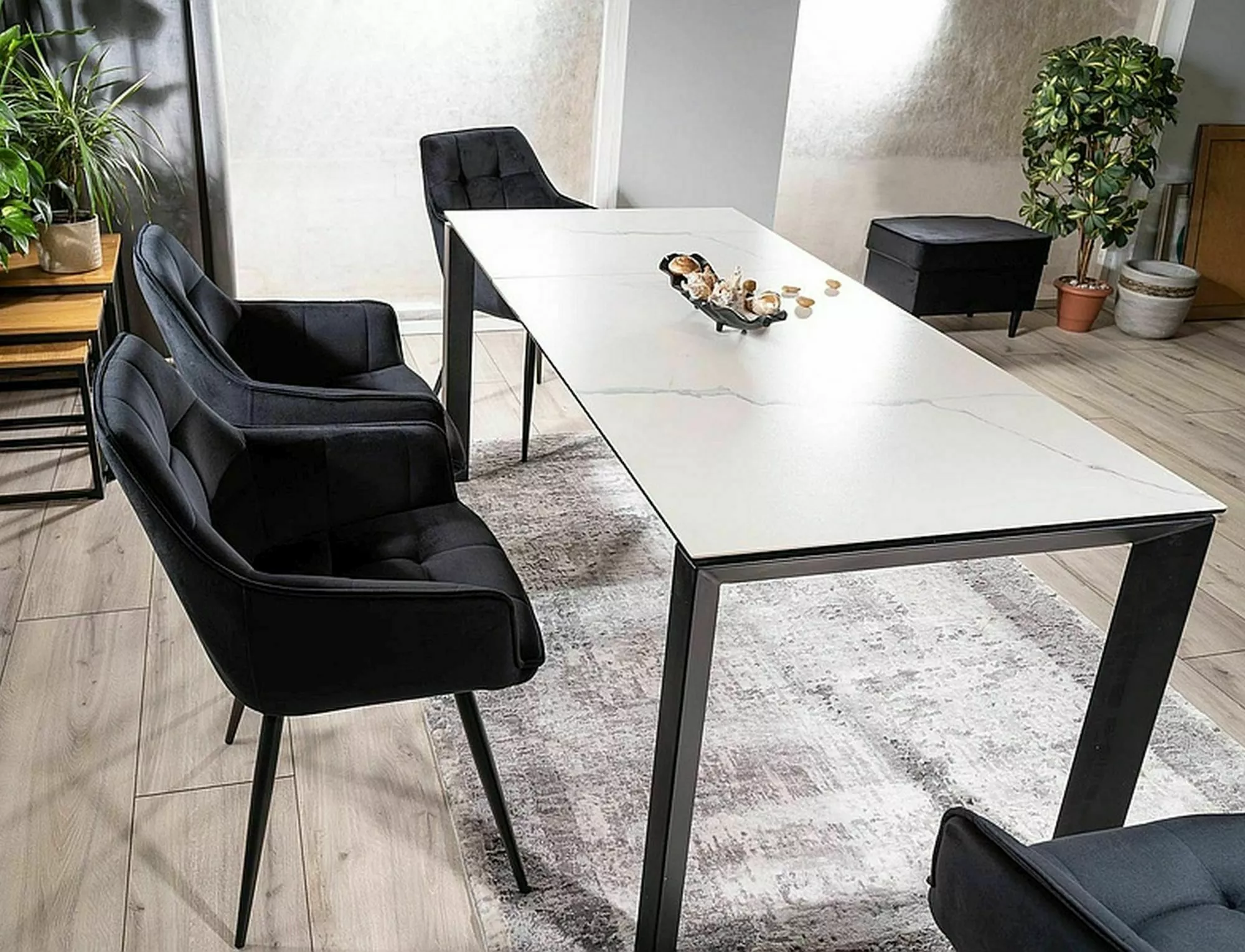 Krzesło lilia velvet czarny stelaż/czarny bluvel 19