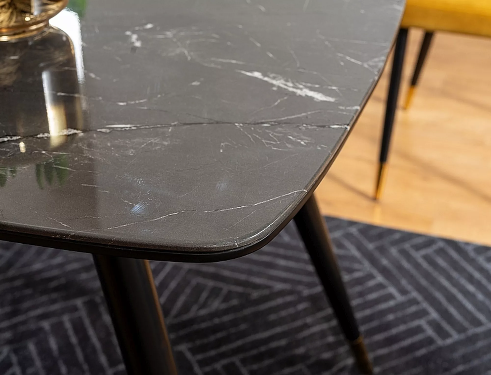 Stół cyryl i czarny efekt kamienia/czarny/złoty stleaż 140x80