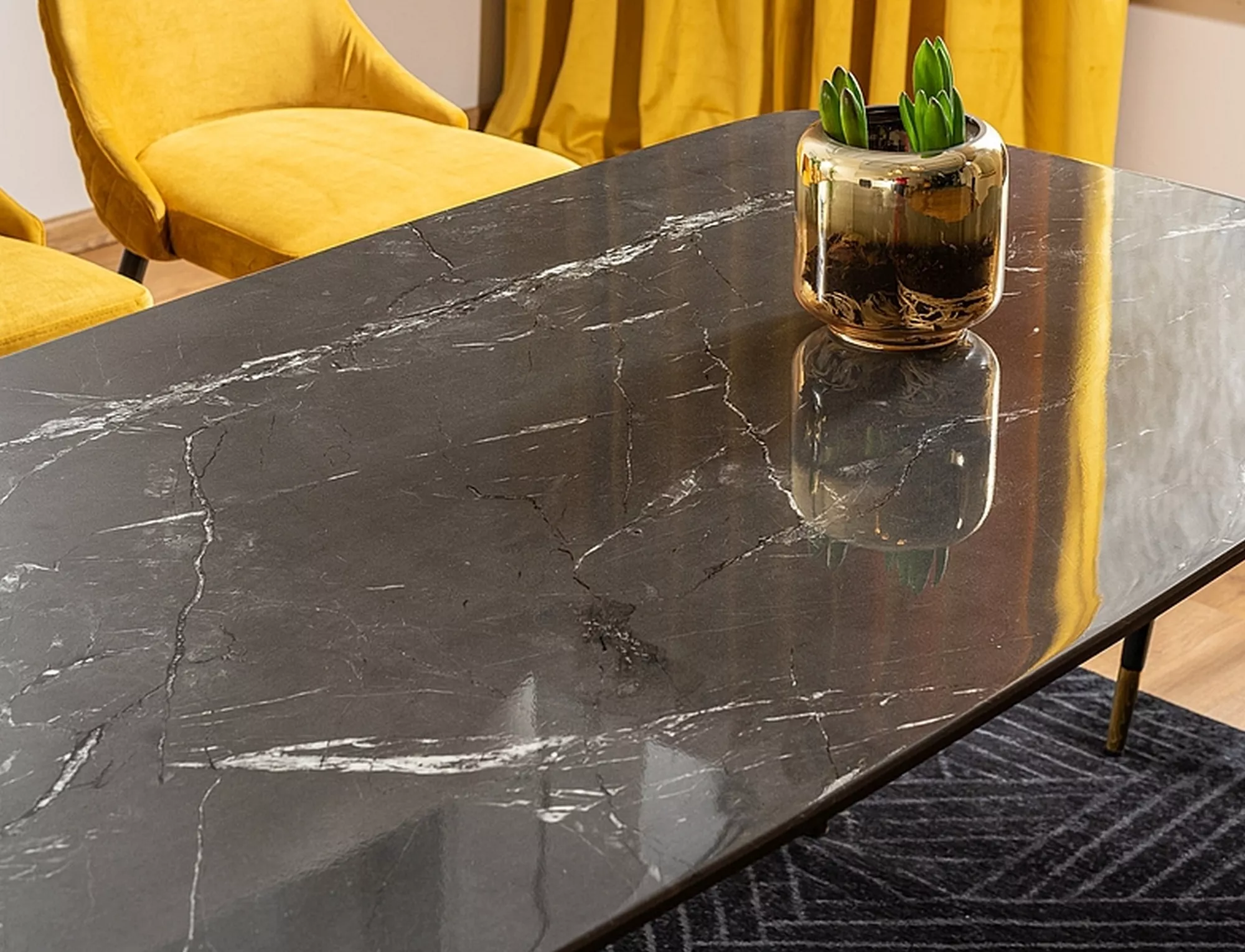 Stół cyryl i czarny efekt kamienia/czarny/złoty stleaż 140x80