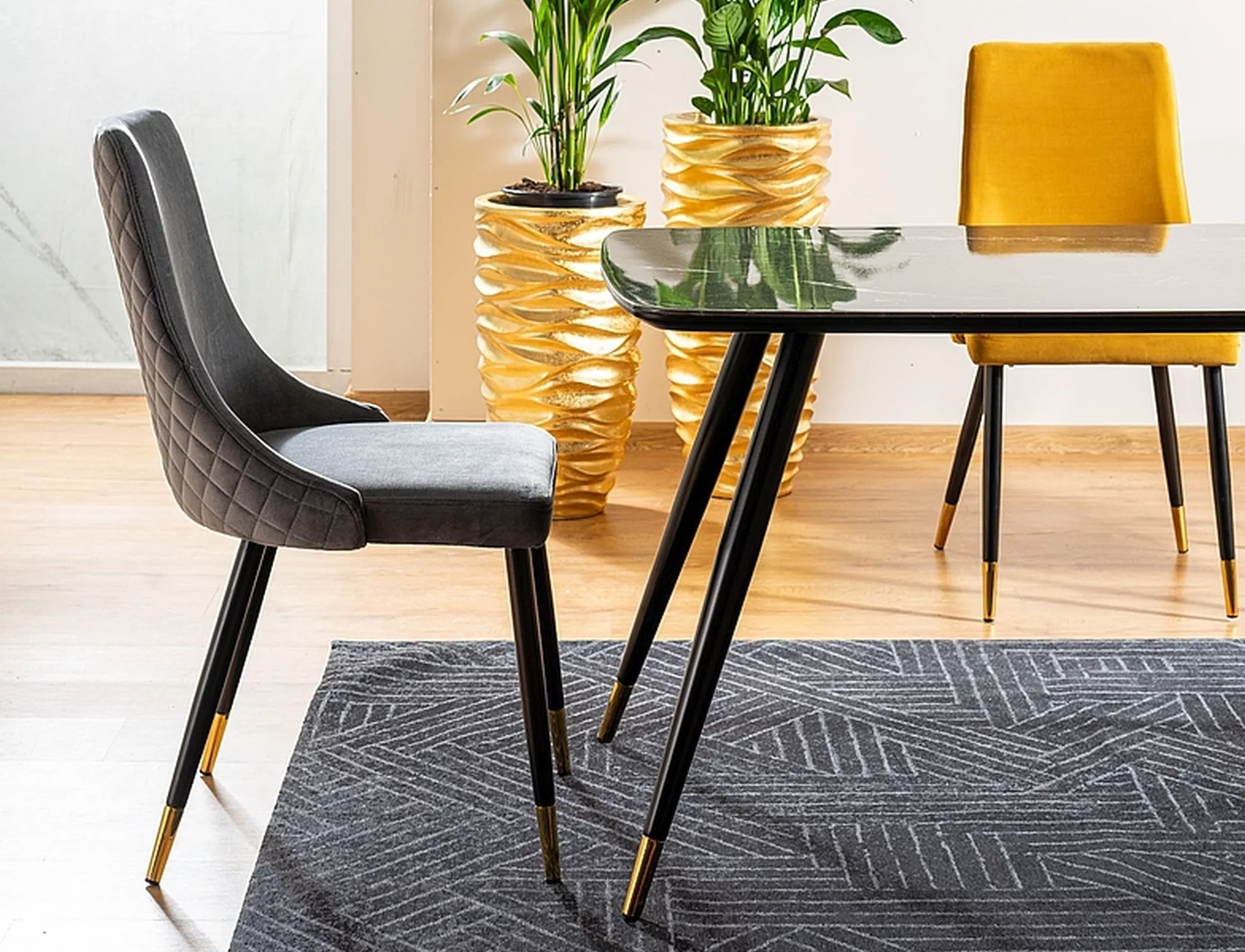 Stół cyryl i czarny efekt kamienia/czarny/złoty stleaż 140x80